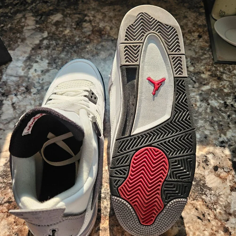 Air Jordan 4 Retro Cement Grey - Picture 4 of 5